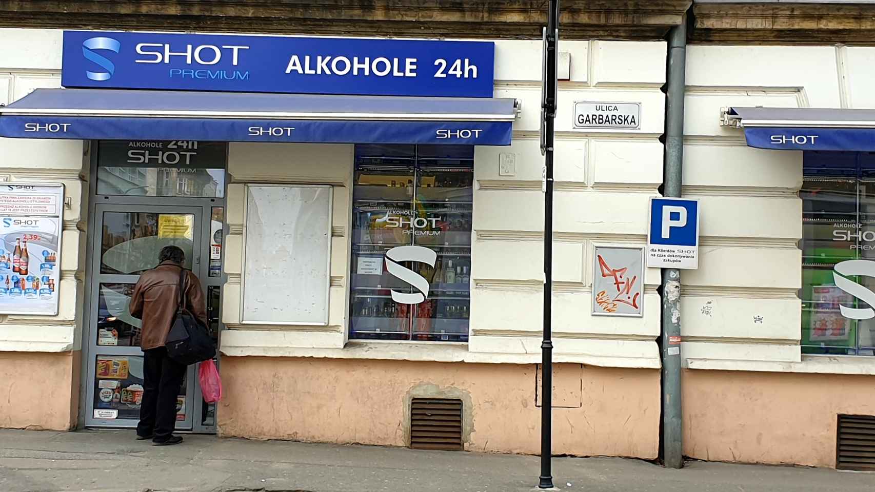 Las tiendas alkohole 24 no cierran sus puertas nunca