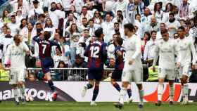 El Eibar celebra el primer gol del partido al Real Madrid