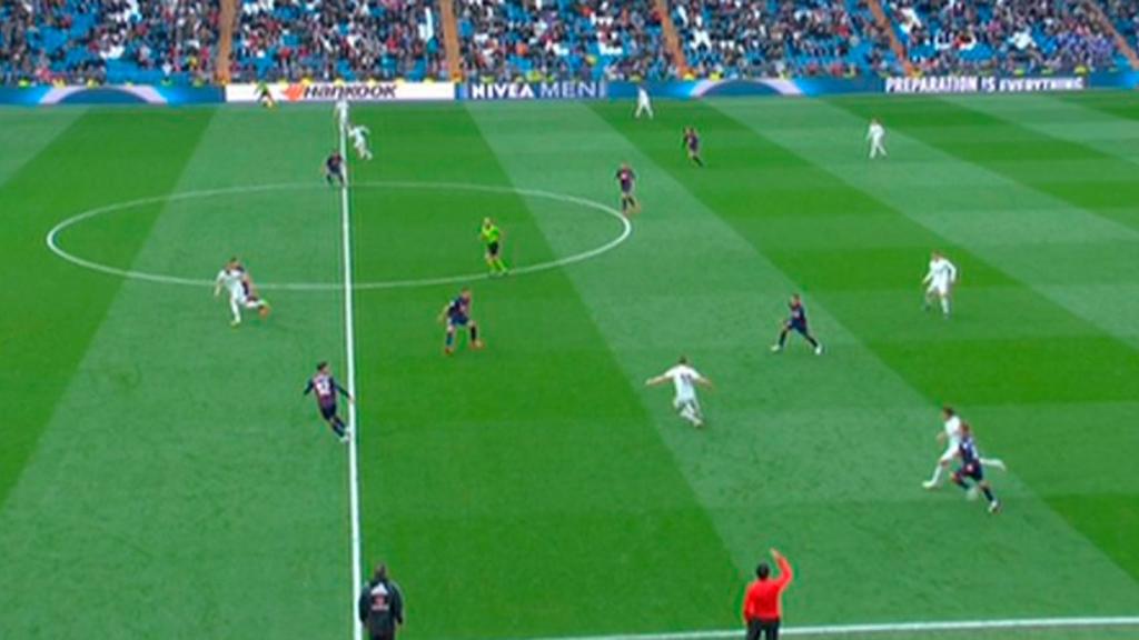 Segundo gol anulado a Benzema ante el Eibar por fuera de juego