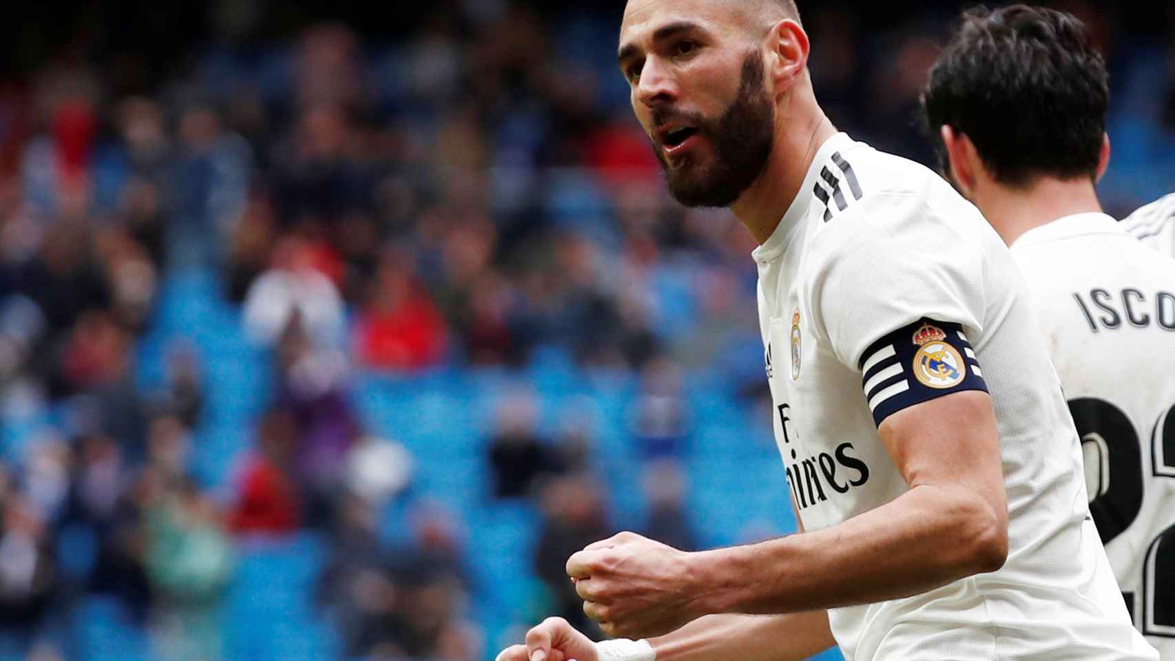 Karim Benzema celebra el segundo gol del Madrid al Eibar