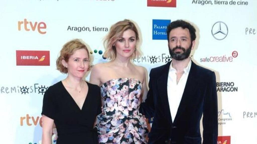 María del Puy Alvarado junto a Marta Nieto y Rodrigo Sorogoyen.