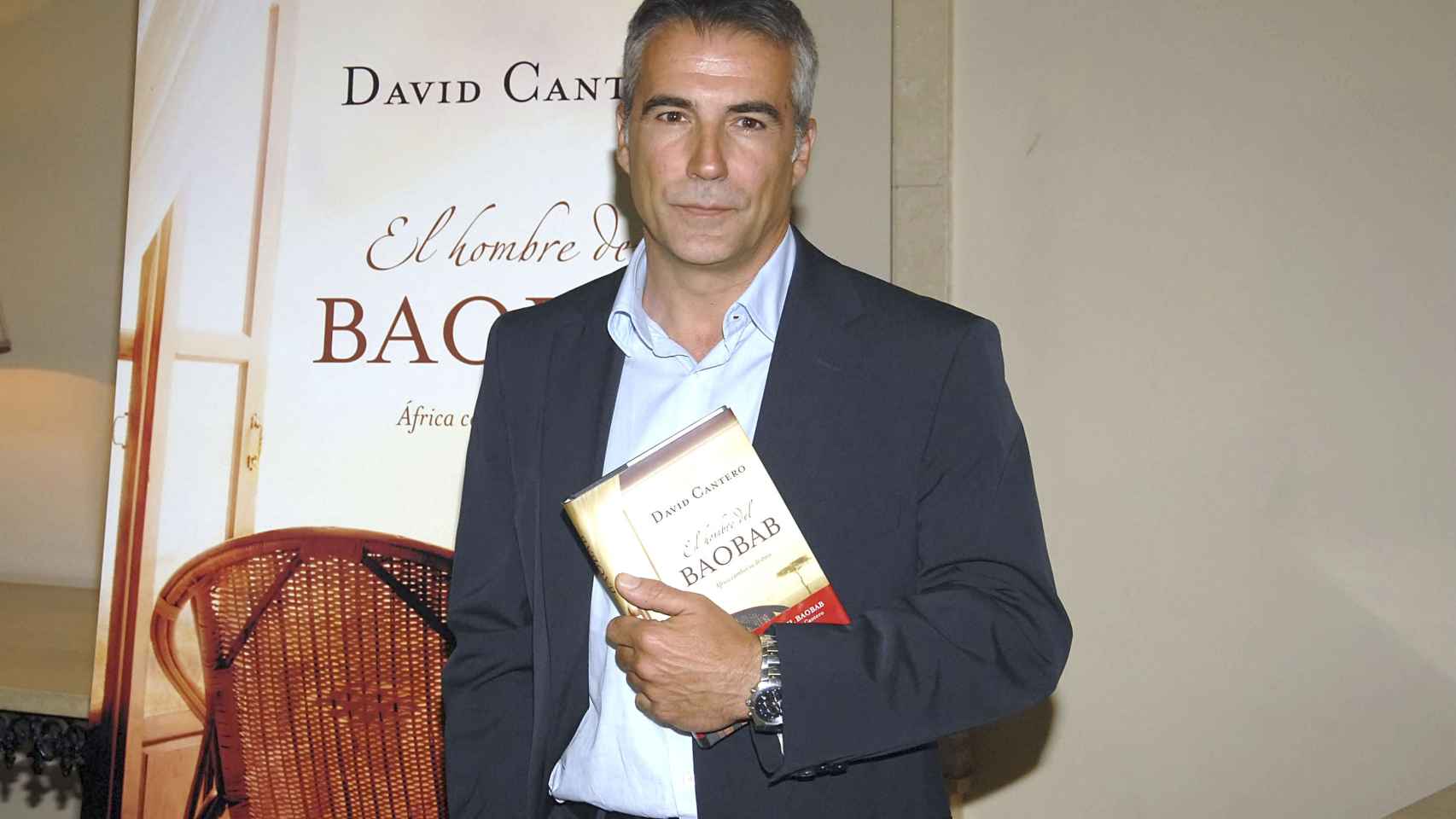 David Cantero posando durante la promoción de su libro 'El hombre de Baobab'.