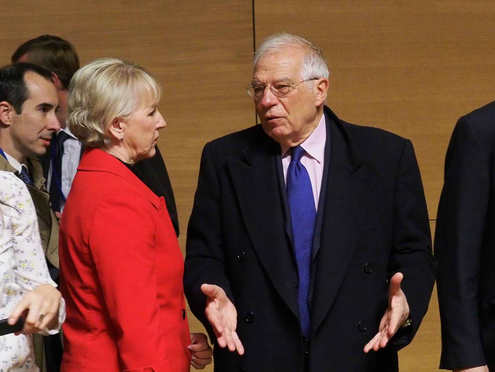 Borrell discute con su homóloga sueca durante la reunión celebrada en Luxemburgo