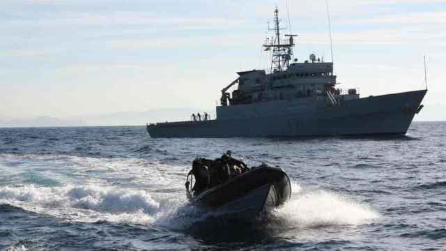 El patrullero Serviola, en la imagen, participa en misiones de seguridad cooperativa en el Golfo de Guinea.