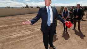 El Presidente de los Estados Unidos, Trump, visita la frontera de los Estados Unidos y México en Calexico, California