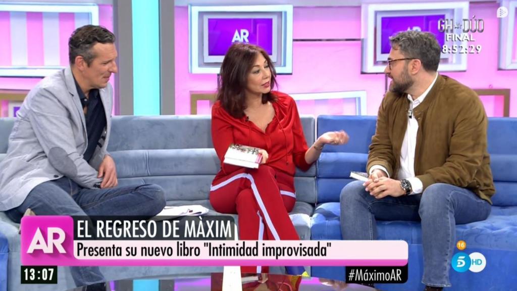 Joaquin Prat y Ana Rosa Quintana entrevistando a Màxim Huerta este miércoles.