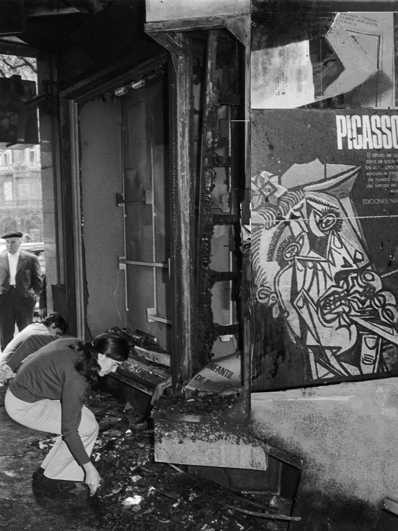 La librería Cinc d'Oros tras el atentado anti-Picasso.