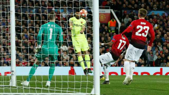 Gol de Luis Suárez concedido por el VAR durante el Manchester United - Barcelona