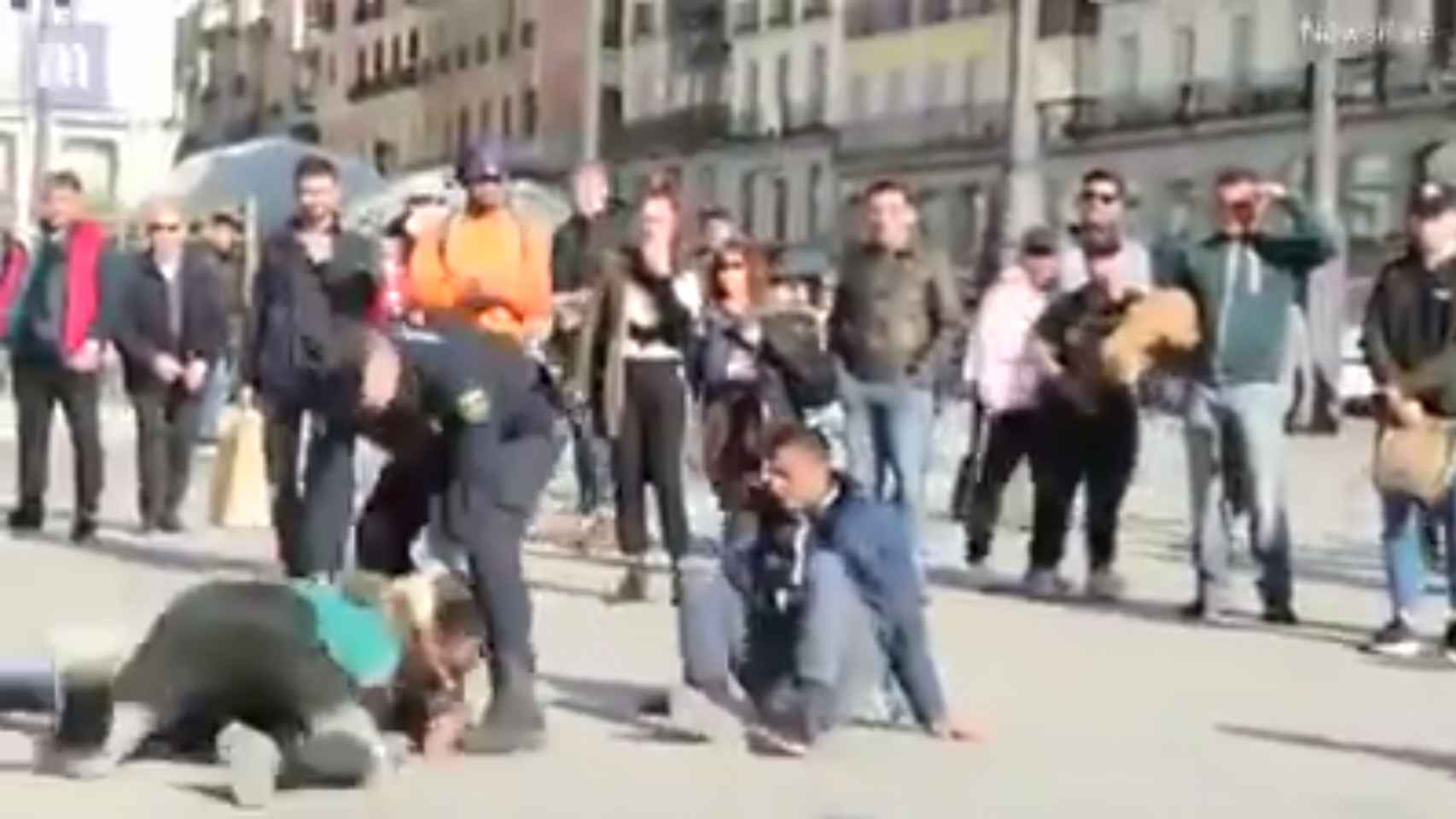 Intervención de uno de los agentes en la Puerta del Sol.