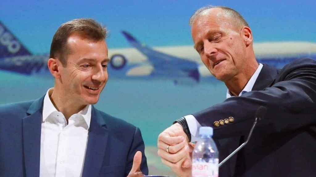 Imagen del día que Guillaume Faury (izquierda) tomó el relevo de Tom Enders (derecha) al frente de Airbus.