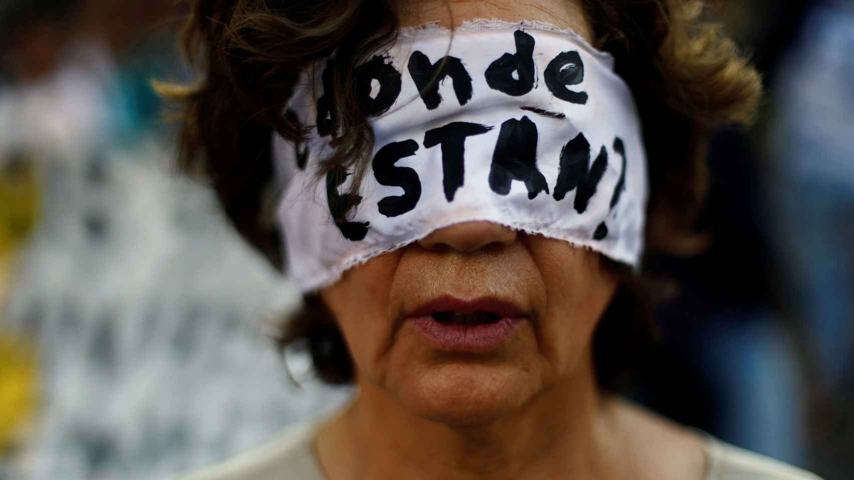 Una mujer en una manifestación por los desaparecidos en México.