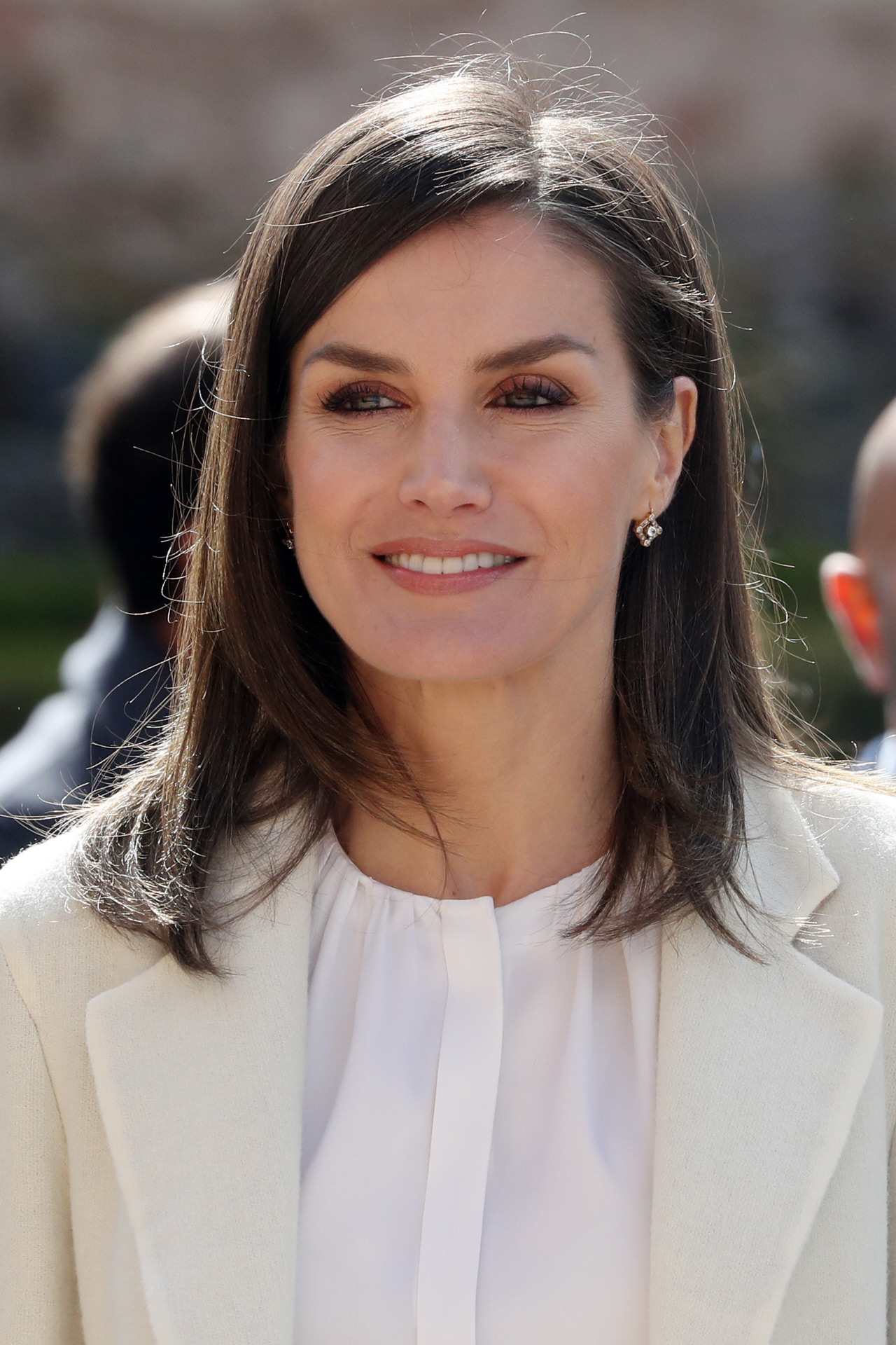 Detalle del maquillaje y el peinado de la reina Letizia.