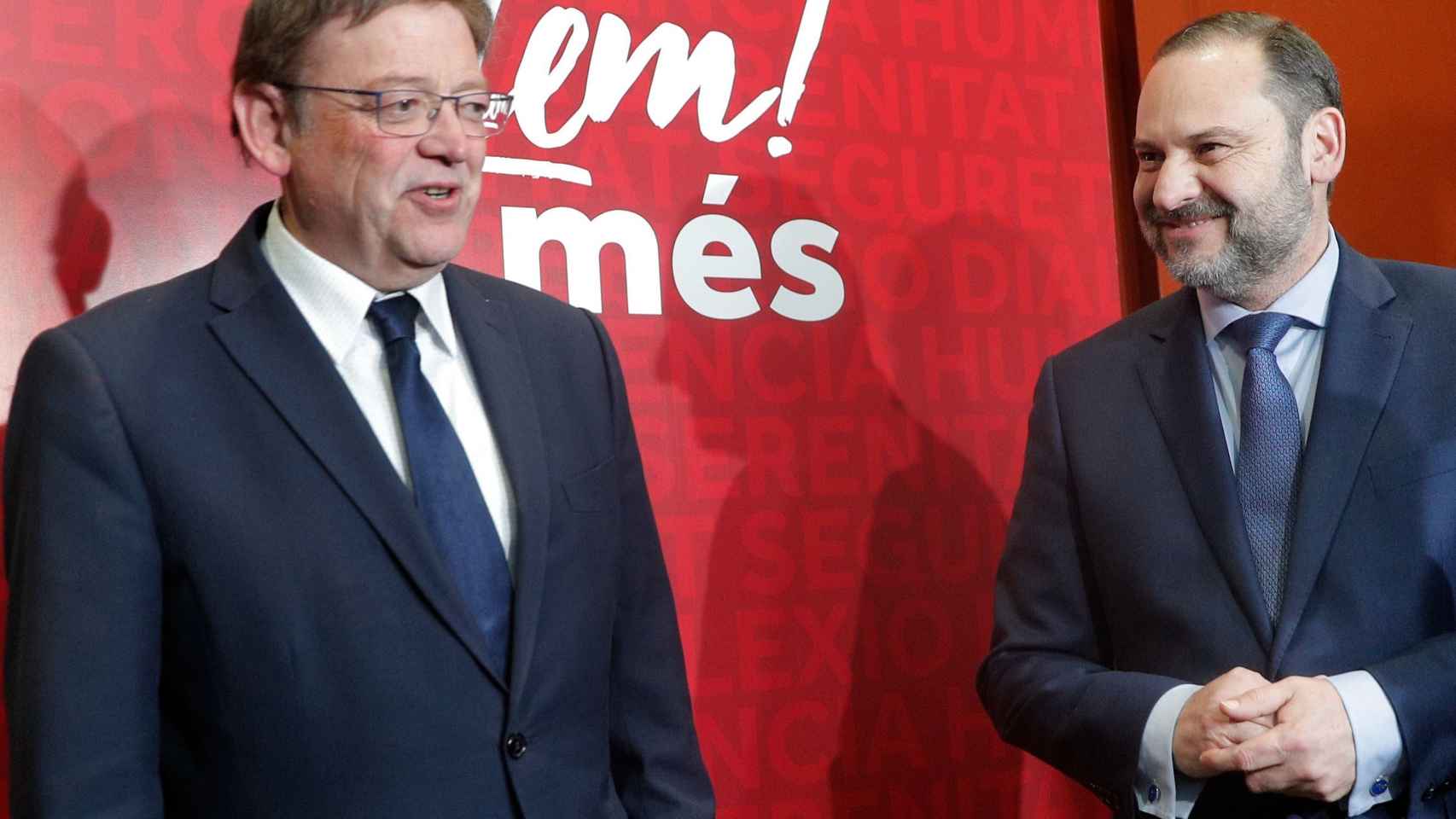 El secretario general del PSPV y president de la Generalitat, Ximo Puig, junto a José Luis Ábalos.