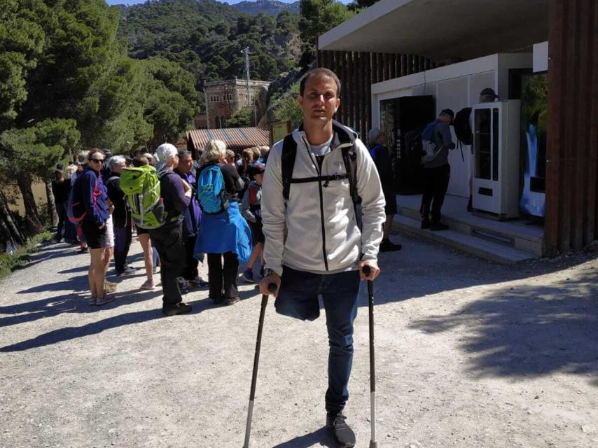 El profesor Marcos González en la entrada del sendero Camino del Rey (Málaga)