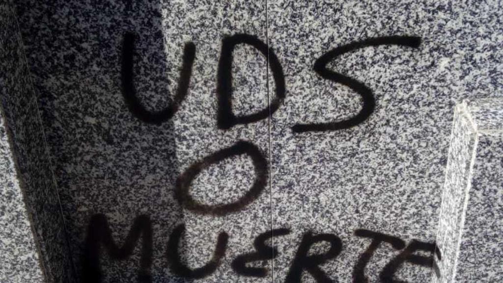 Pintadas en la sede del Unionistas.