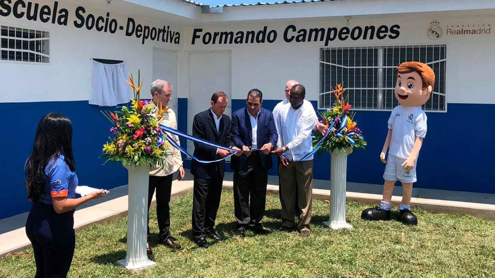 Inauguración de la escuela en Honduras