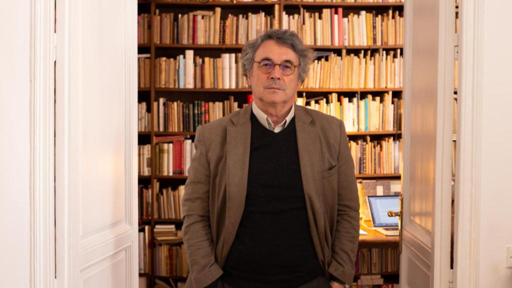 Trapiello guarda en su casa más de 20.000 libros.