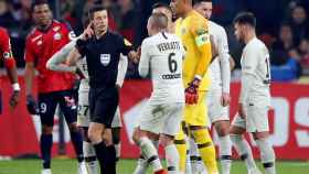Jugadores del Lille y del PSG durante un momento del partido