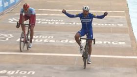 Gilbert gana su primera clásica París-Roubaix a los 36 años