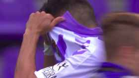 Óscar Plano rompe a llorar tras cometer el penalti. Foto: Twitter (@elchiringuitotv)