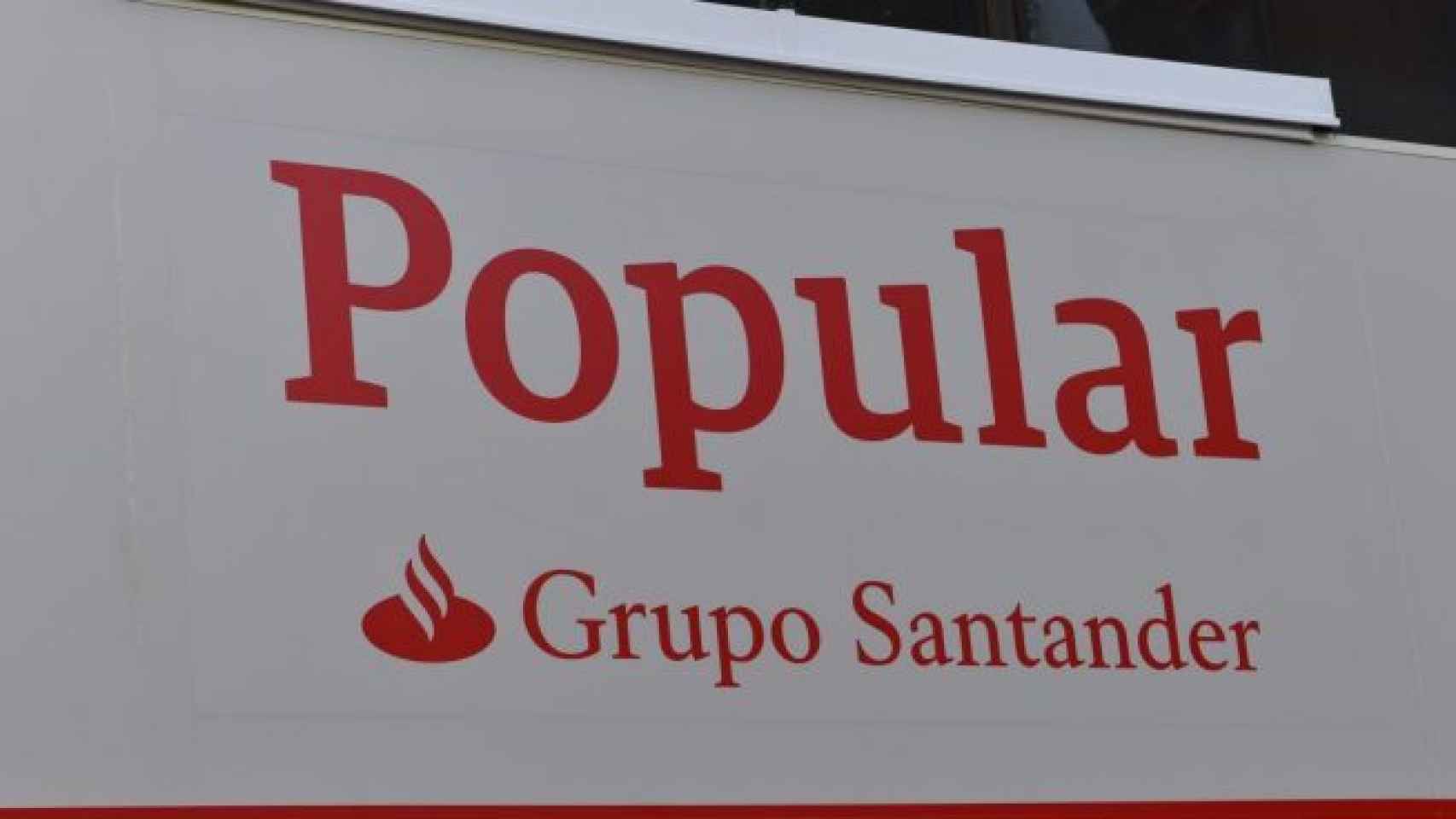 Rótulo de una oficina de Banco Popular antes de la culminación de la integración tecnológica con Santander.