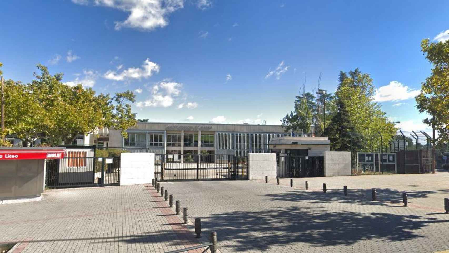 Fachada del Liceo Francés de Madrid, ubicado en Conde de Orgaz.