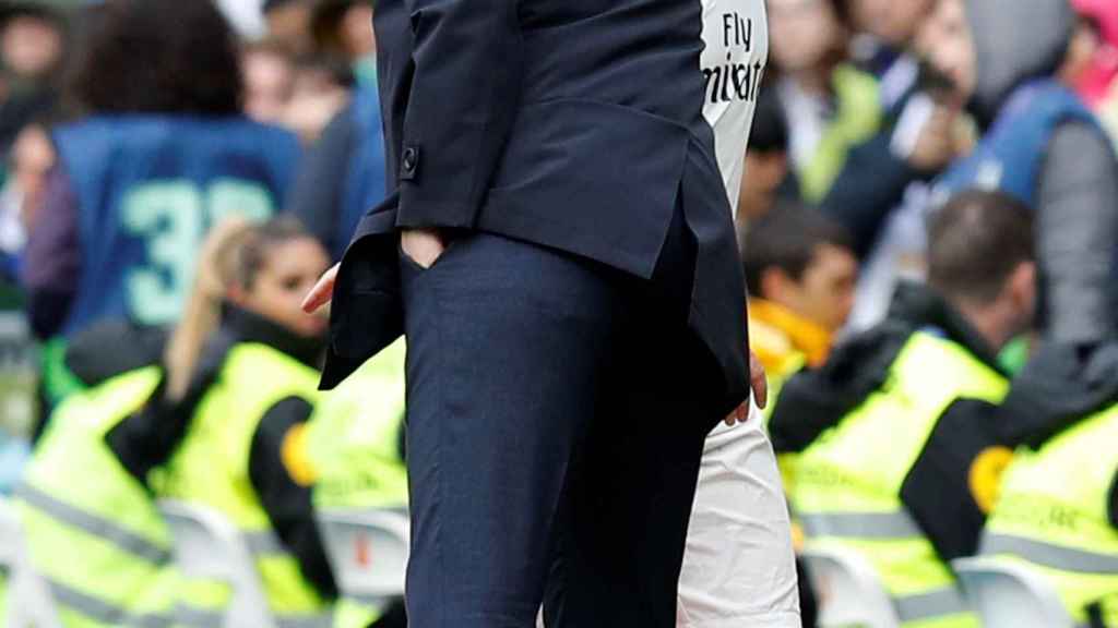 Zidane e Isco se saludan