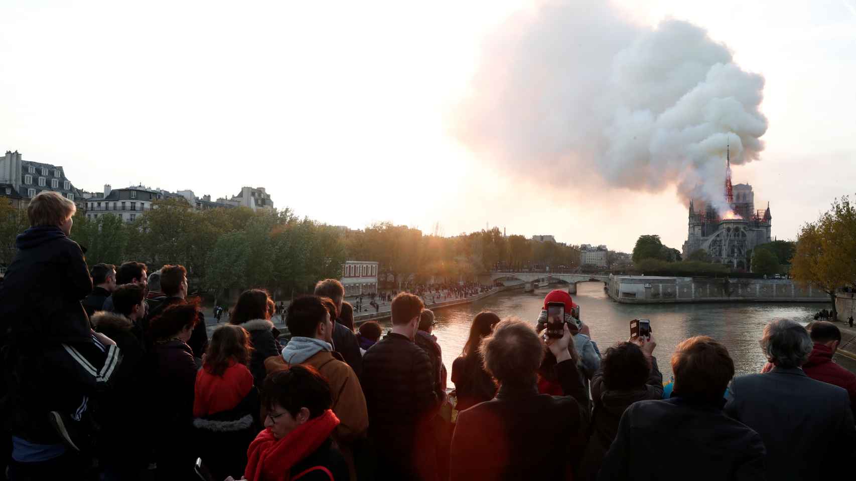 Imágenes: el espectacular incendio en la catedral de Notre Dame en París