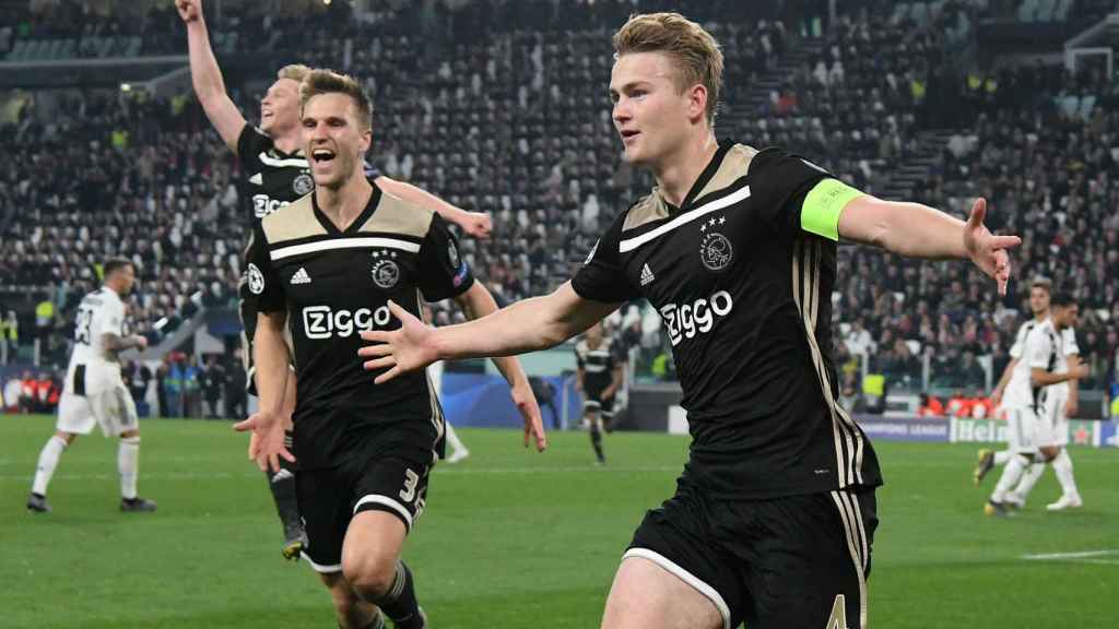 De Ligt celebra el gol del pase a las semifinales de la Champions League del Ajax ante la Juventus