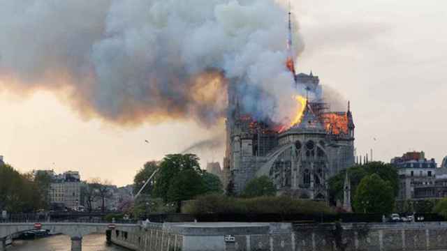 Incendio en la catedral de Notre Dame en París.