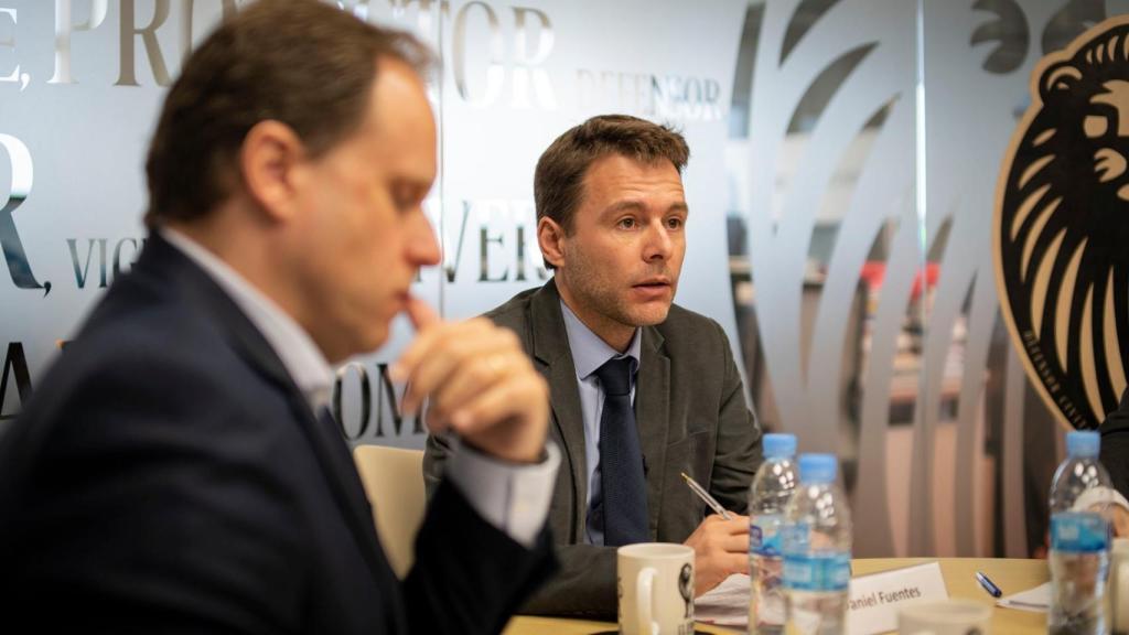 Daniel Lacalle y Daniel Fuentes, durante el debate organizado por EL ESPAÑOL.