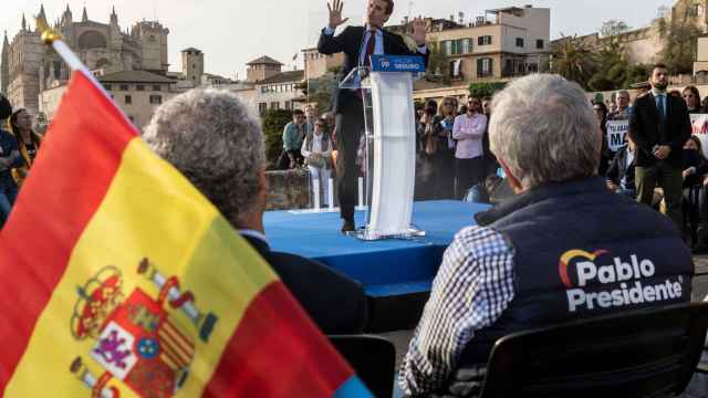 El presidente nacional del Partido Popular y candidato a la Presidencia del Gobierno, Pablo Casado interviene durante un mitin en Palma de Mallorca.