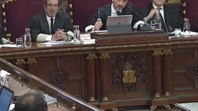 El presidente del tribunal, Manuel Marchena, corrige al letrado Salellas./