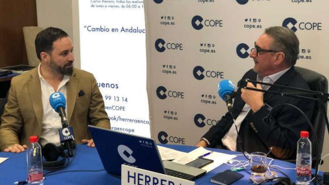 Carlos Herrera entrevista a Santiago Abascal, en una imagen de archivo.