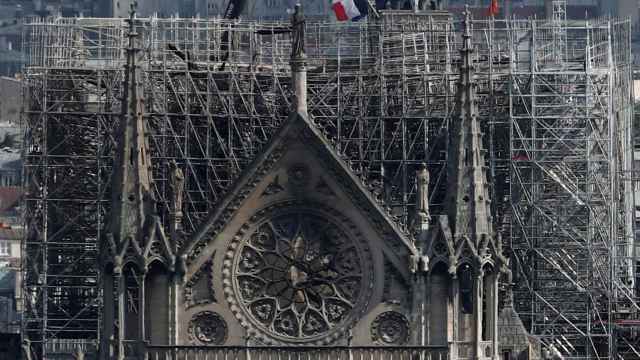 El andamiaje de Notre Dame debe ser retirado cuanto antes, señalan los bomberos.