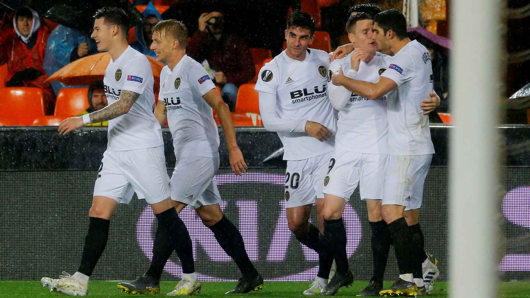 El Valencia celebra un gol al Villarreal