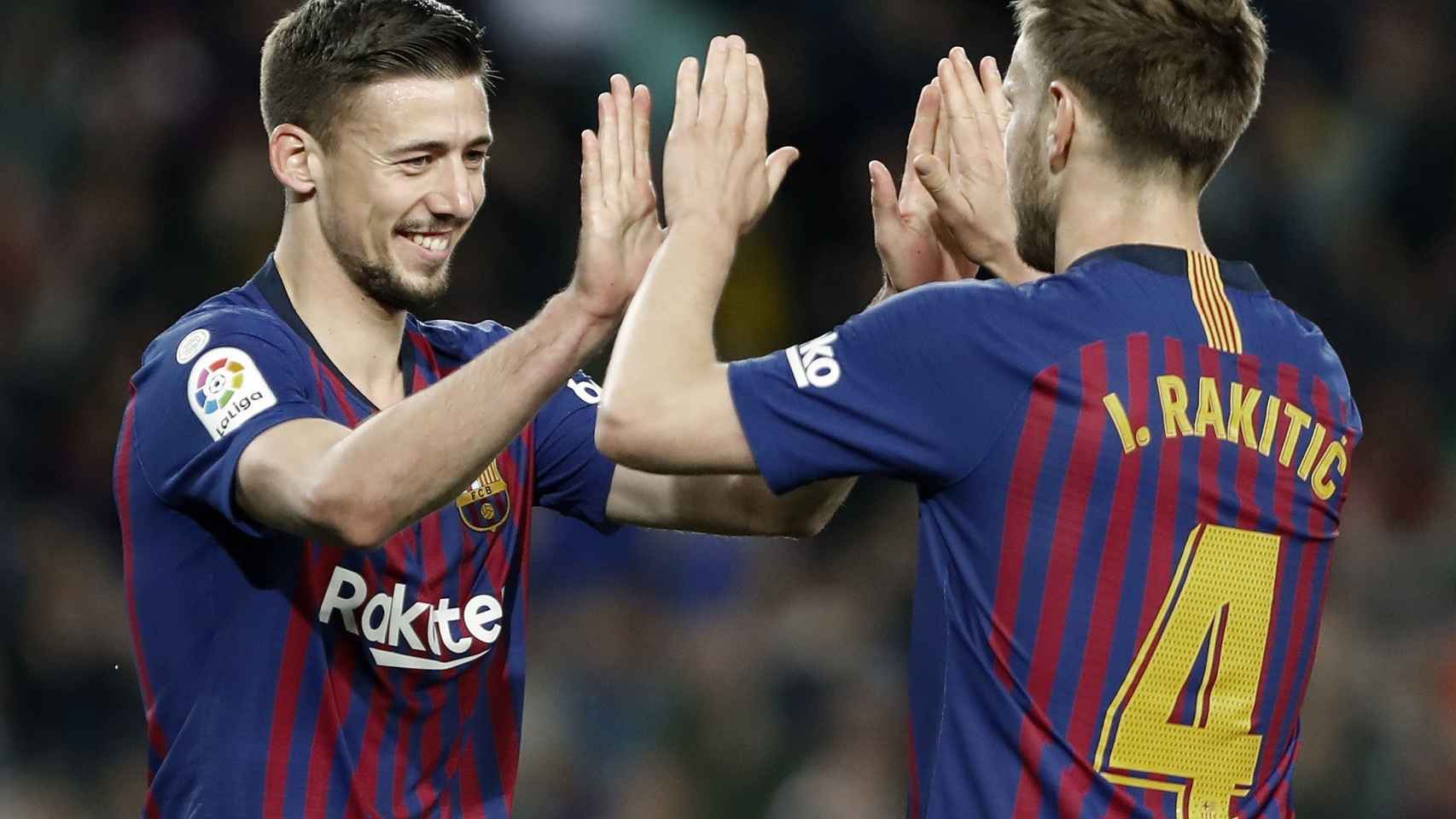 Lenglet y Rakitic celebran el primer gol del Barcelona