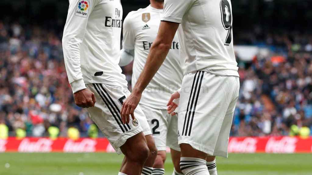 Varane y Benzema, en el Real Madrid - Athletic de La Liga