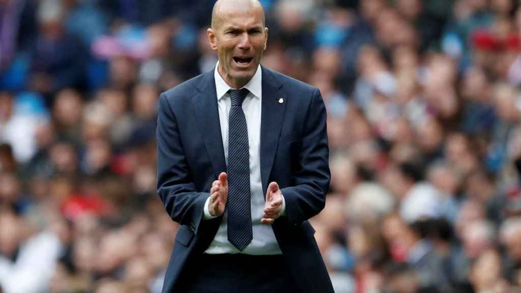 Zidane celebra el gol de Benzema al Athletic