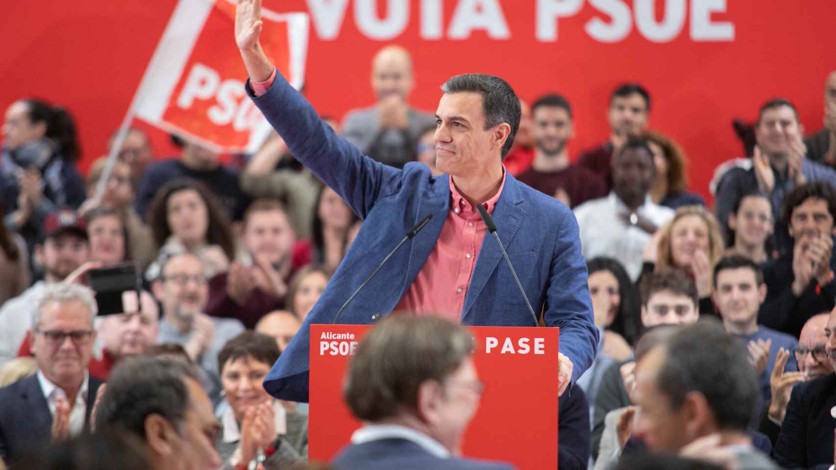Pedro Sánchez, este sábado en su último mitin antes de preparar los debates, en Alicante.