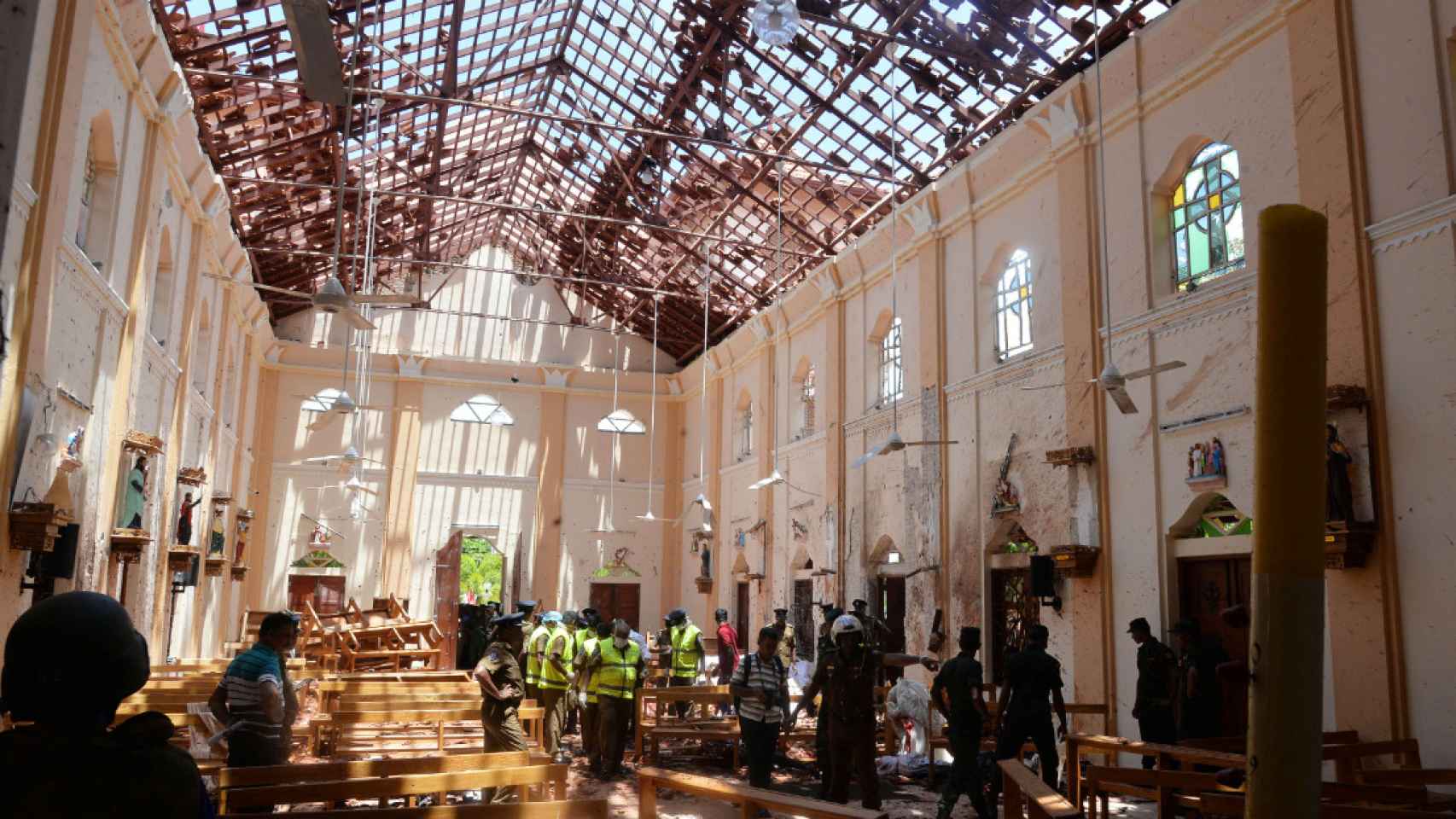 Imagen del interior de una de las iglesias tras los atentados.