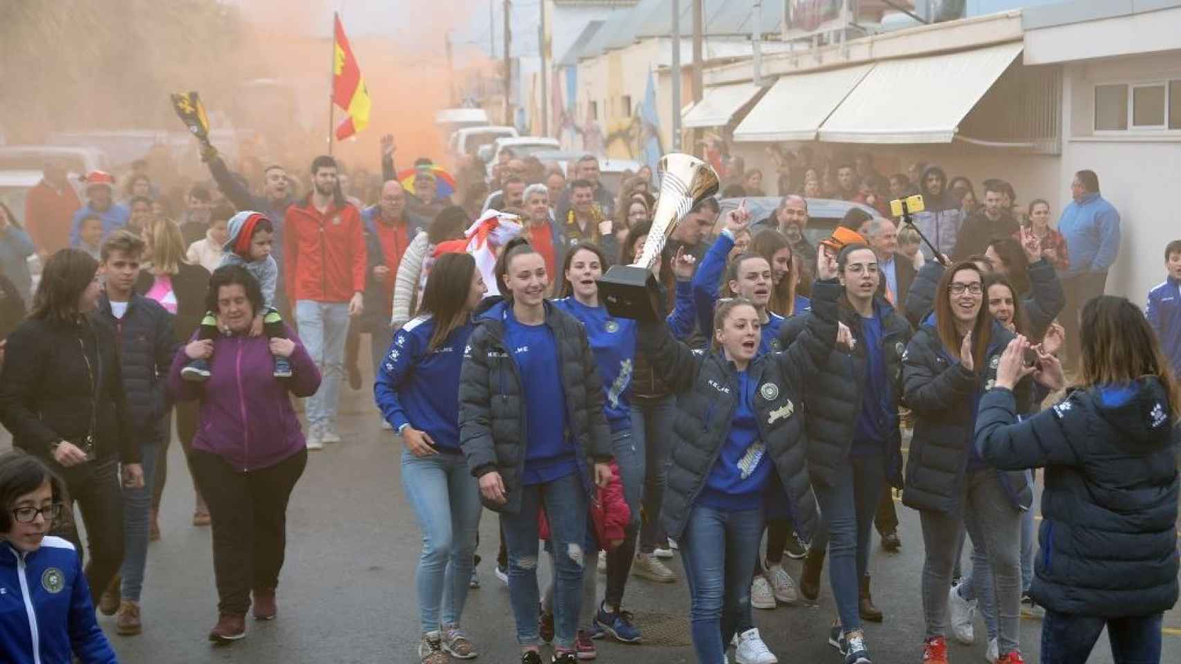 Celebración del equipo por las calles de Roldán (Murcia). Foto: Twitter (@RoldanFSF)