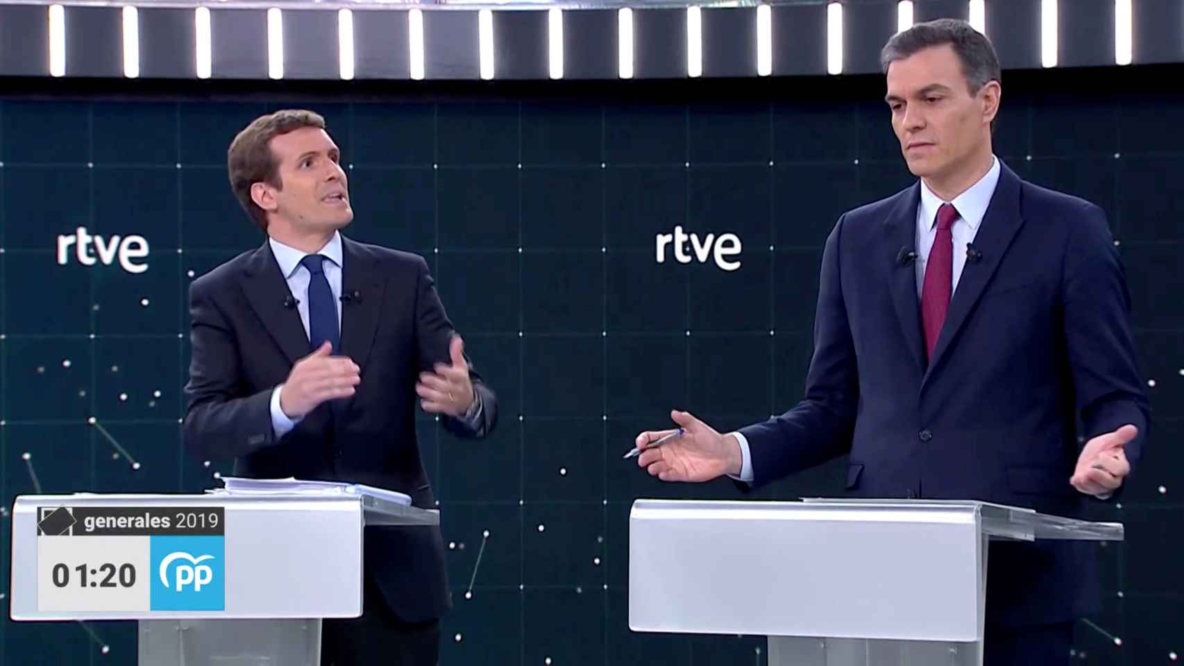Casado interpela a Sánchez durante el debate de TVE.