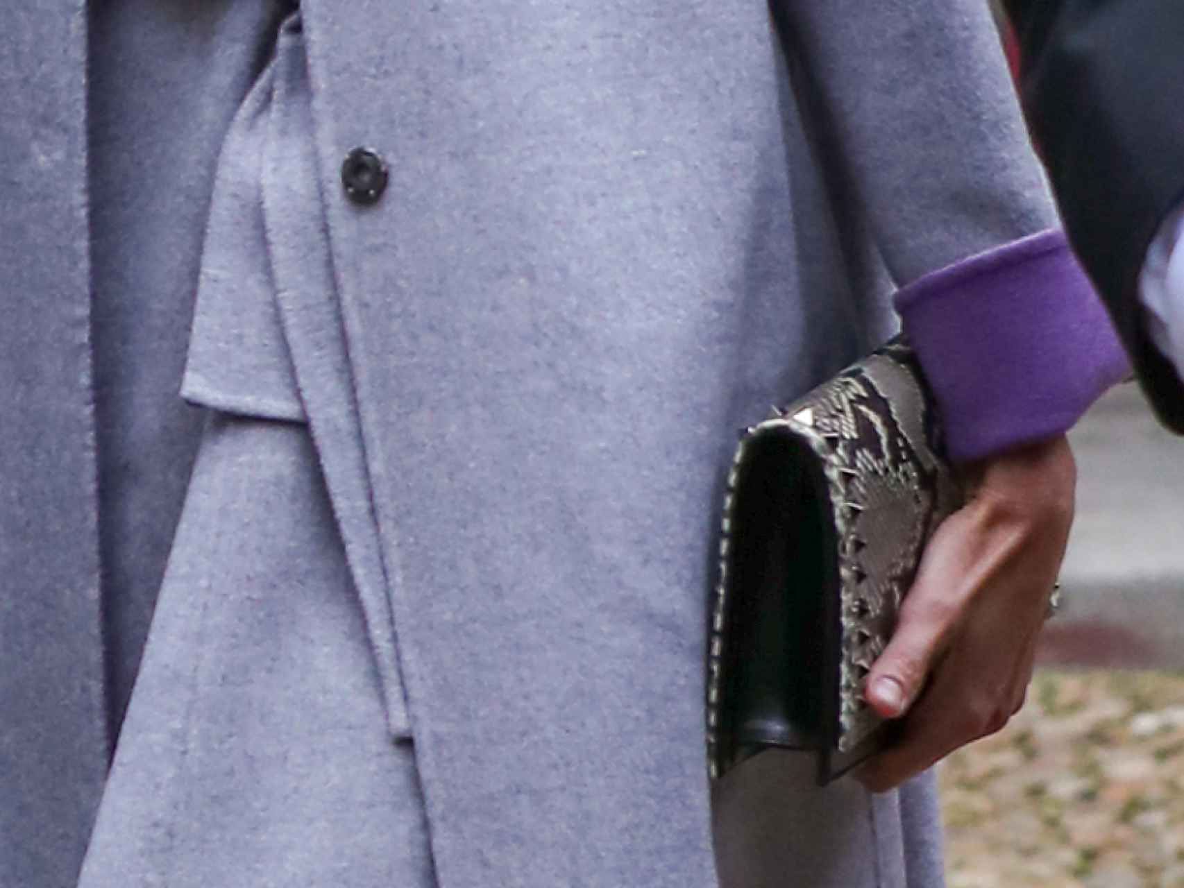 Detalle del bolso de Letizia, realizado con piel de pitón.