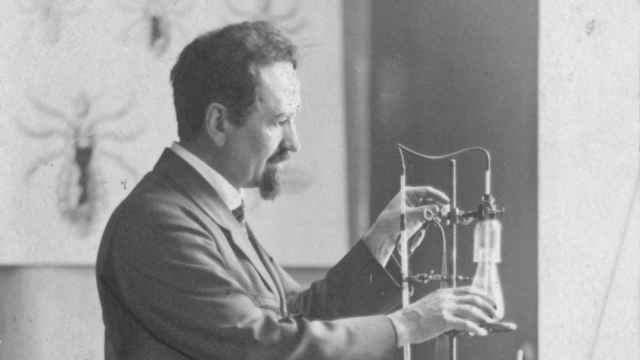 Rudolf Weigl en su laboratorio