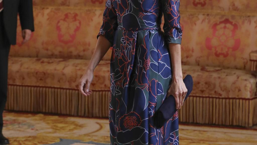 La reina Letizia escogió unos pendientes de Tous para el almuerzo en el Palacio Real.