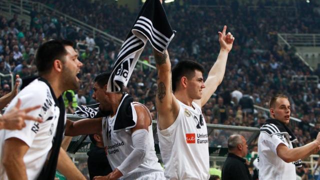 El Real Madrid de Baloncesto celebrando el pase a la Final Four