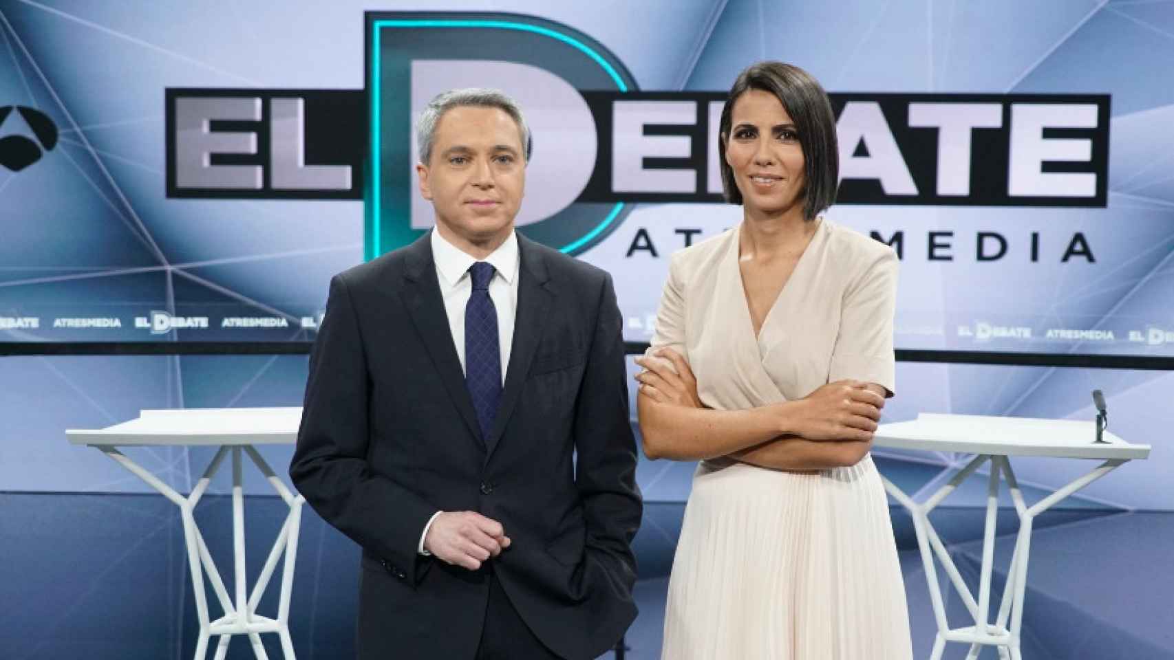 Vicente Vallés y Ana Pastor, conductores del debate de Atresmedia, en el plató.