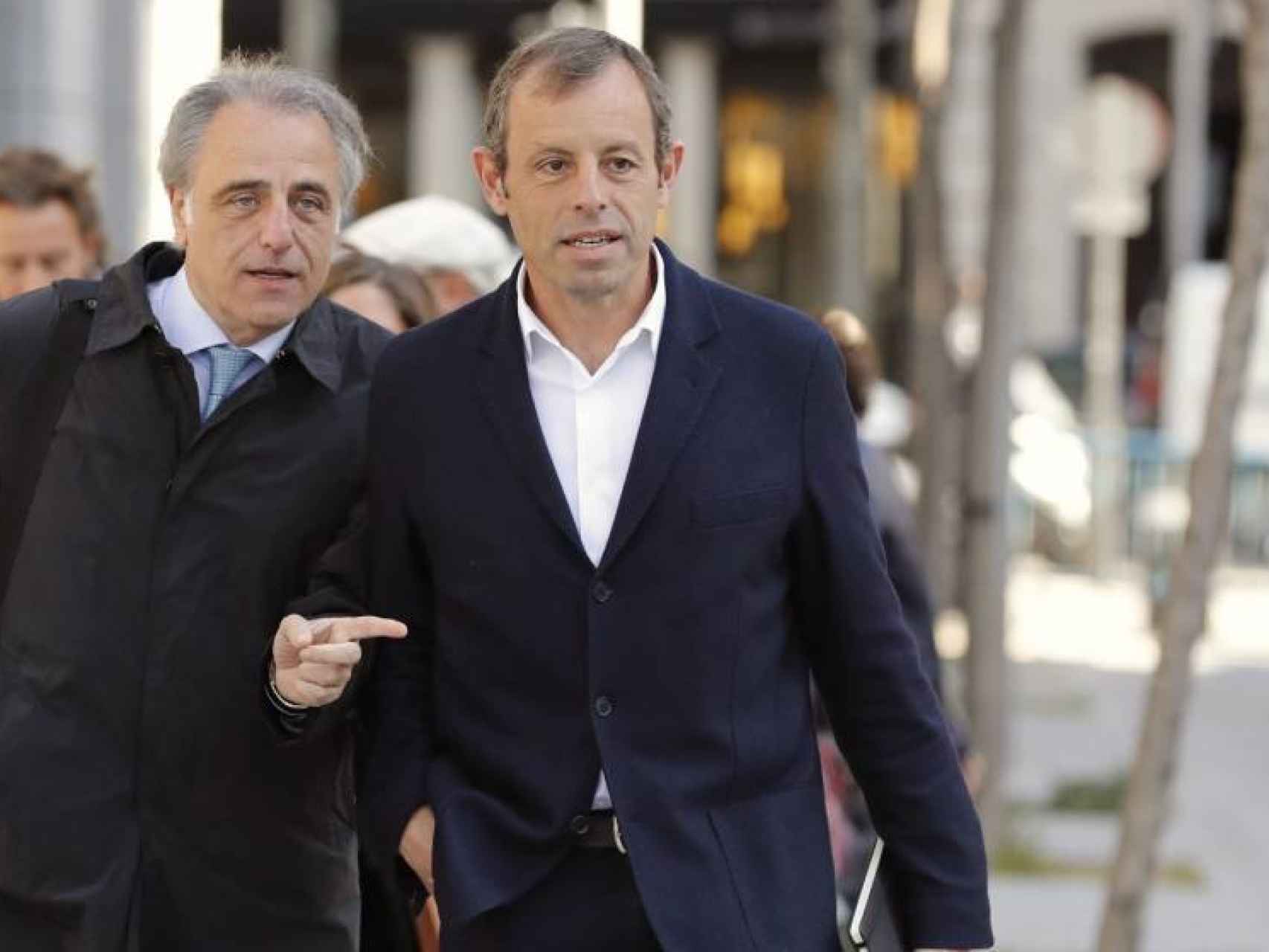 Sandro Rosell junto a su abogado, Pau Molins.