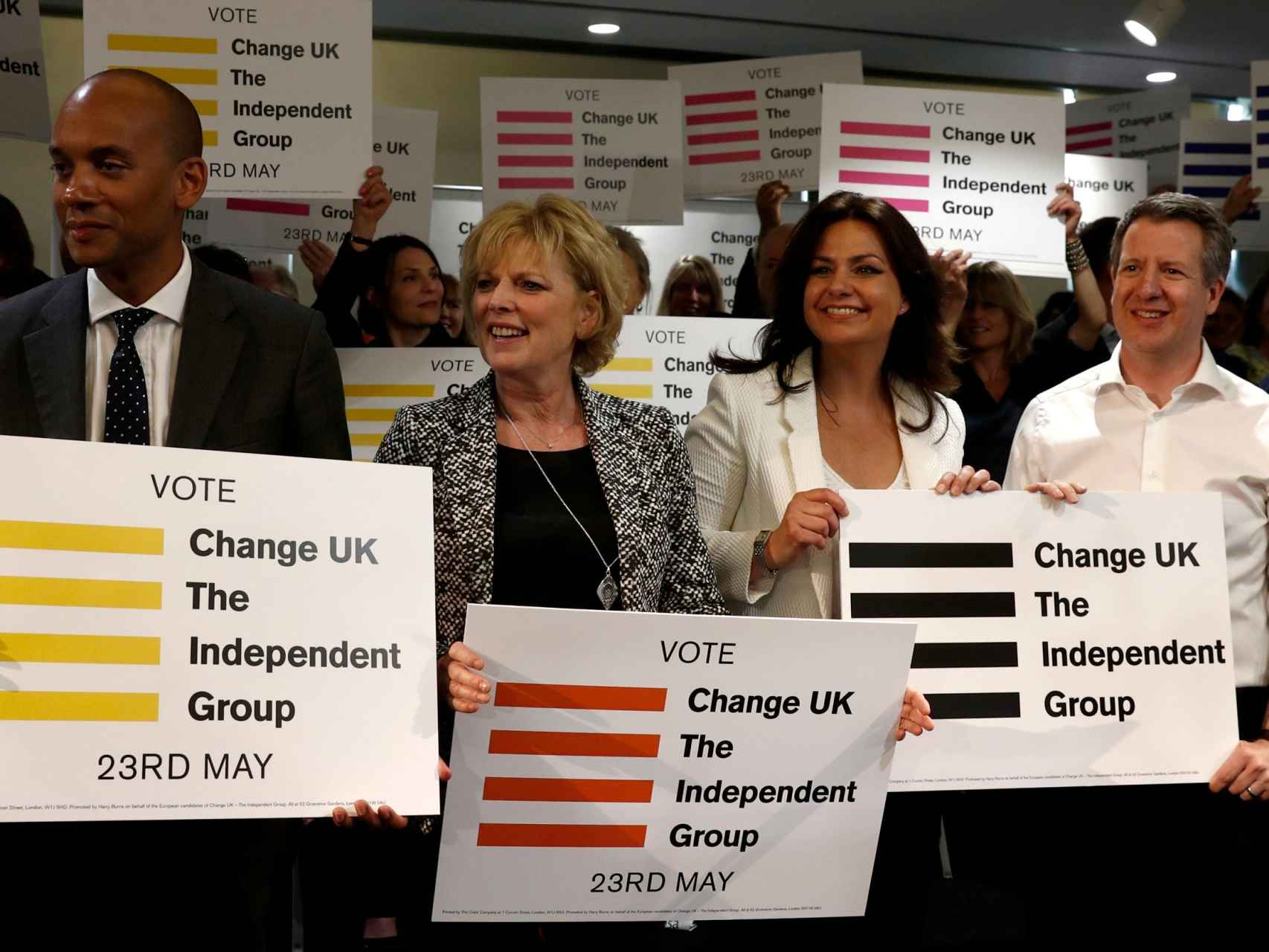 Miembros de Change UK piden el voto a su partido.